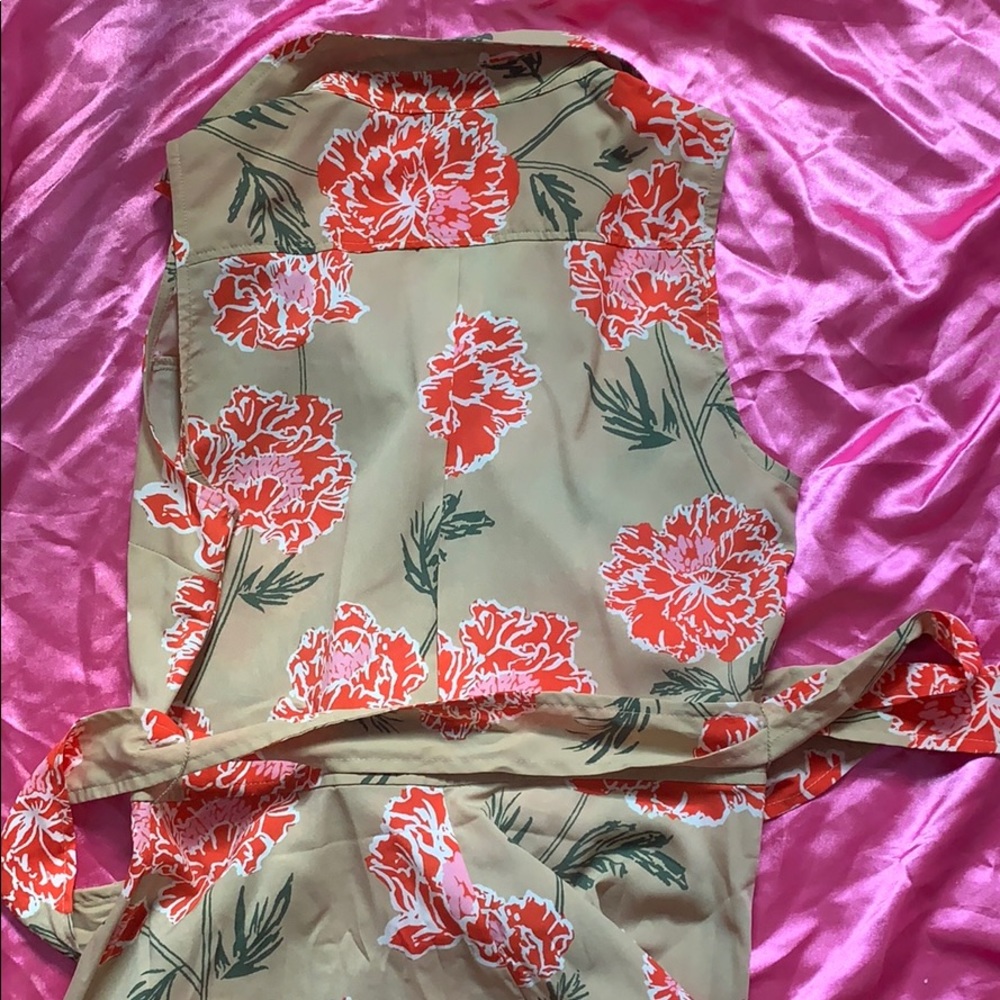 Women’s Cute Tan Flowery Dress - Picture 6 of 7